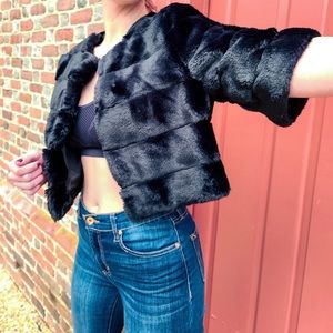 🚨 SOLD 🚨 NWT Black Faux-Fur Bolero